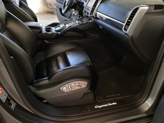 Porsche Cayenne Turbo foto 26