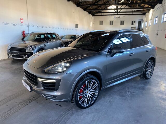 Porsche Cayenne Turbo foto 4