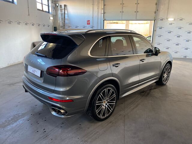 Porsche Cayenne Turbo foto 6