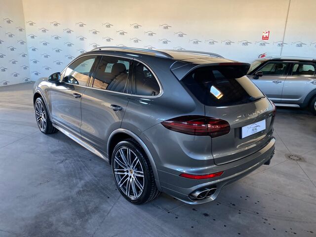 Porsche Cayenne Turbo foto 8