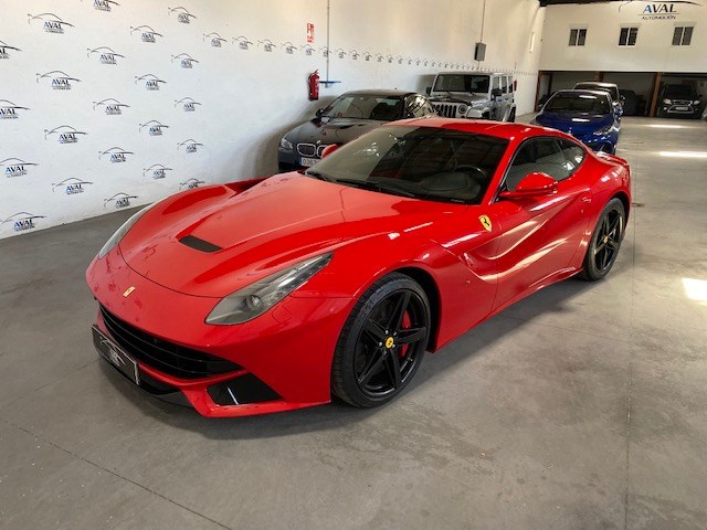 FERRARI F12 BERLINETTA foto 1