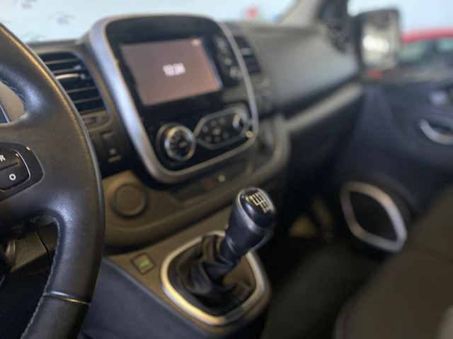 Renault Traffic Space class 2.0dci foto 10