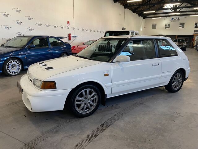 Mazda 323 GT-R foto 2