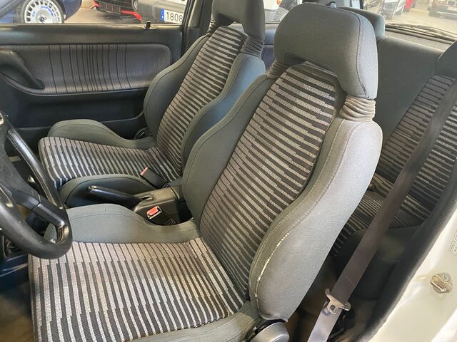 Mazda 323 GT-R foto 9