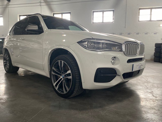 BMW X5 M50D foto 3